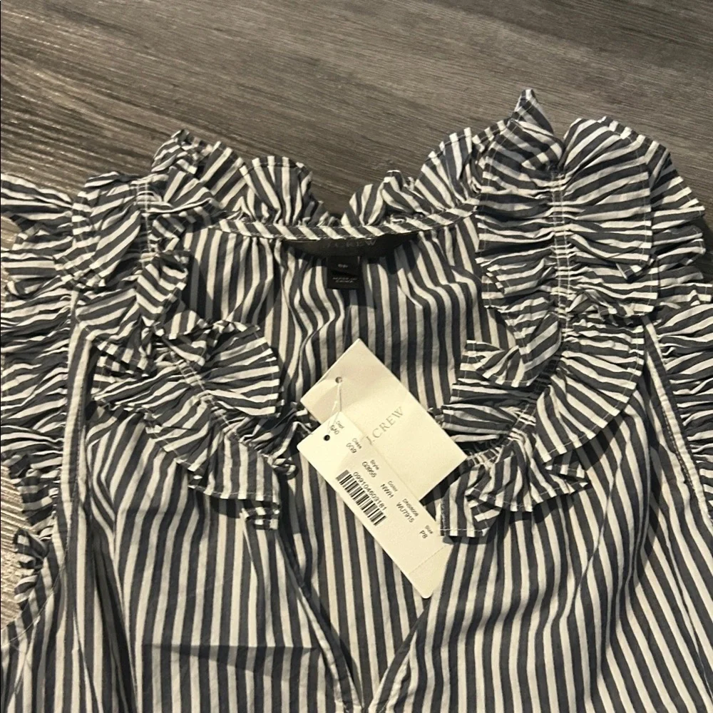 Striped Ruffle Sleeveless Top - Picture 3 of 4
